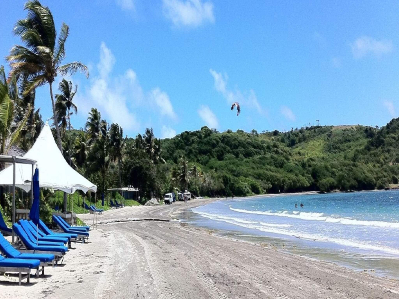 St. Lucia Real Estate Cap Cove – 3 Bedroom Townhouse + 1 Bed Cottage beach